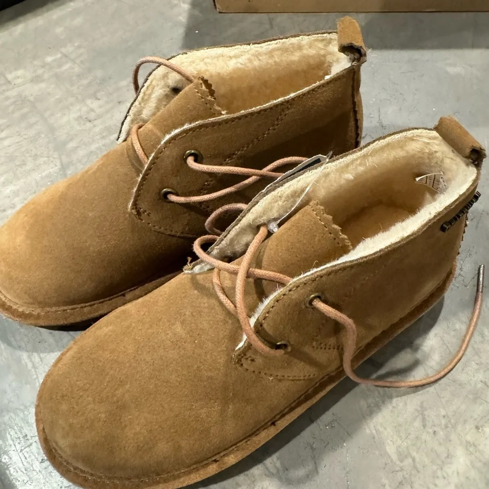 BEARPAW Skye Youth- unisex fur boot “never wet” cute cozy comfy and so cool 😎!